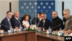 Члени української (справа) і російської делегацій на зустрічі в Стамбулі, 2 червня 2025 року