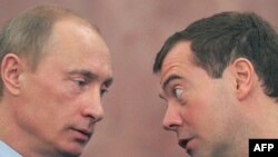 مدودوف در کنار پوتین(عکس:AFP)
