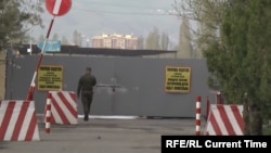 У входа в 201-ю российскую военную базу. Душанбе, февраль 2019 года