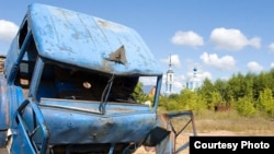 Ўзбекистонлик ўқувчилар мактабга оғир темир-терсакларни олиб бориб топширишдан кўра ўқитувчиларга пул бериб қўйишни маъқул кўрадилар.