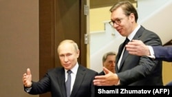 Президент Росії Володимир Путін (л) приймає сербського колегу Александара Вучича (п) в своїй резиденції у Сочі, Росія, грудень 2019 року