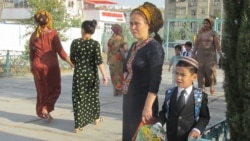 Aşgabat: Çagalaryň mekdep lagerleri ‘pes derejede gurnalýar’