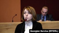 Как только Эка Ткешелашвили подошла к трибуне, журналистов попросили удалиться из зала