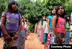 Дети парагвайских индейцев.