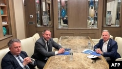 Andriy Yermak (center), a top adviser to the Ukrainian president, and Deputy Foreign Minister Serhiy Kyslytsya (left) meet in New York with White House special envoy Steve Witkoff.