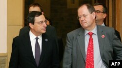 پر اشتایبروک وزیر دارایی آلمان( سمت راست) در نشست قبلی گروه 20