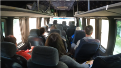 Відрізані від світу через обстріли РФ: волонтерський транспорт для жителів прикордоння Чернігівщини