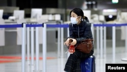 У аэрапорце Франкфурту, Нямеччына, 12 сакавіка 2020