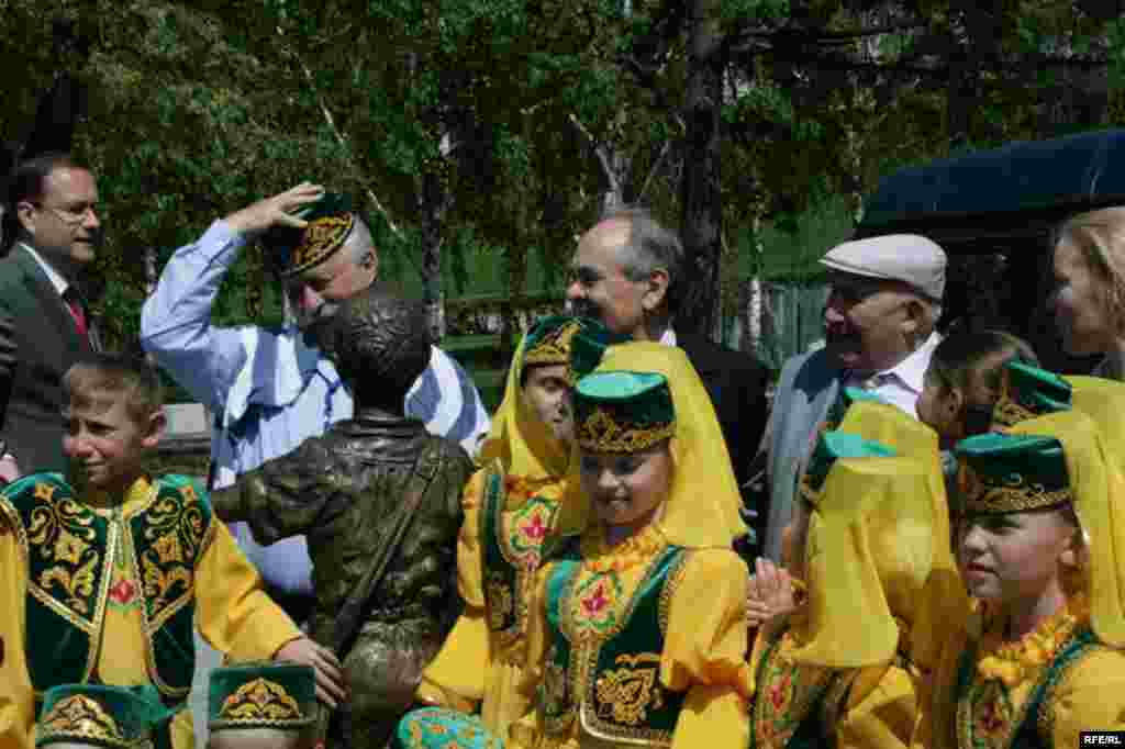 Русиянең "1 канал" вәкилләре катнашында узган "Без булдырабыз!" хәйрия акциясе