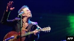 موسيقی تام ويتس عليرغم اين که هيچ گاه «بازاری» نشده است و عليرغم نامتعارف بودن آن، مورد توجه بسياری قرار دارد.(عکس: AFP)