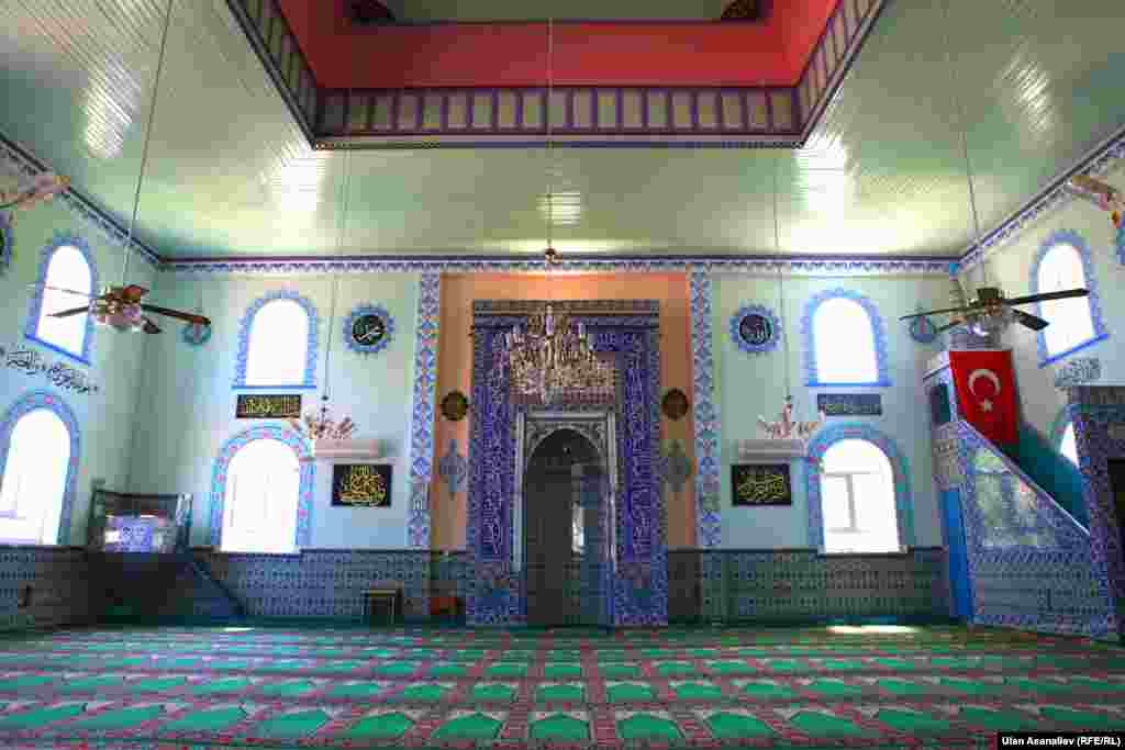 Внутренний вид мечети.