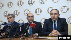 «Ելք» դաշինքի առաջնորդները ասուլիսի ժամանակ, մարտ, 2017թ․