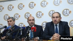 Члены оппозиционного блока «Елк» (архив)