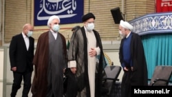 از راست: حسن روحانی، ابراهیم رئیسی، غلامحسین محسنی اژه‌ای، و محمدباقر قالیباف در مراسم تنفیذ ابراهیم رئیسی