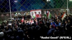 Хушкадама Хусравова в аэропорт Душанбе пришли встречать сотни жителей столицы 