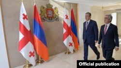 Грузия -- премьер-министр Грузии Георгий Квирикашвили (слева) и президент Армении Серж Саргсян, Тбилиси, 26 декабря 2017 г. 