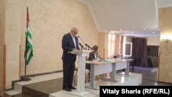 Леонид Лакербая