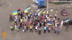 Місто в зоні АТО «одягли» в жовто-синє