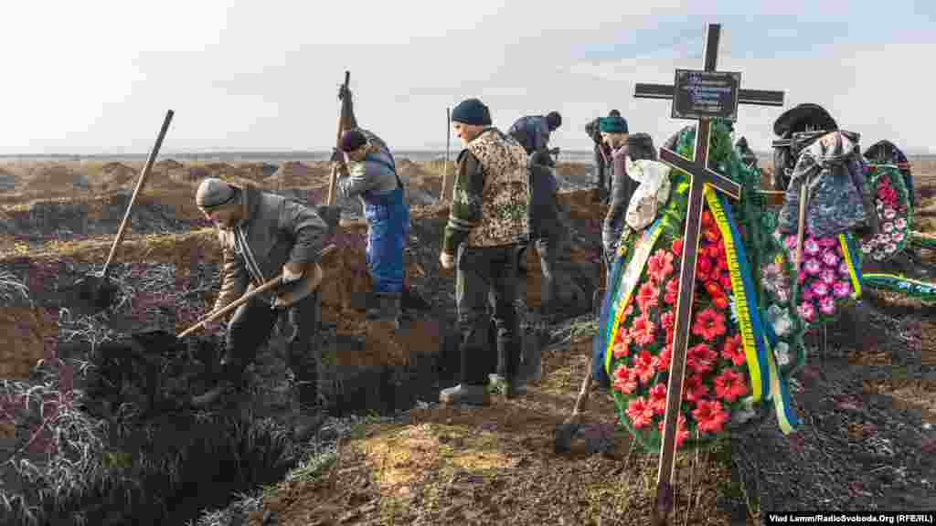 На могили бійців встановили таблички з написом &laquo;Тимчасово невстановлений Захисник України&raquo;&nbsp;