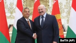 Belarusian President Alyaksandr Lukashenka (right) and Hungarian Prime Minister Viktor Orban pose for a photo during their meeting in Minsk on June 5. 