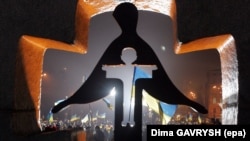 Біля меморіалу жертвам голодоморів в Україні, Київ