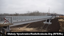 Отремонтированный пролет моста в Станице Луганской