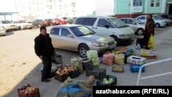 Стихийный рынок в микрорайоне Мир-7, Ашхабад