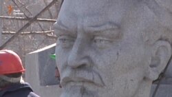 У Запоріжжі демонтували пам'ятник Дзержинському за технологією збереження його цілісності (відео)