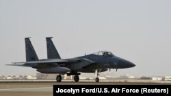 یک فروند اف ۱۵ آمریکا در پایگاه هوایی ابوظبی