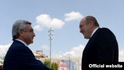 Визиты широкого профиля время от времени необходимы армянскому и грузинскому президентам, потому что между соседними странами всегда существуют вопросы, которые нужно обсудить