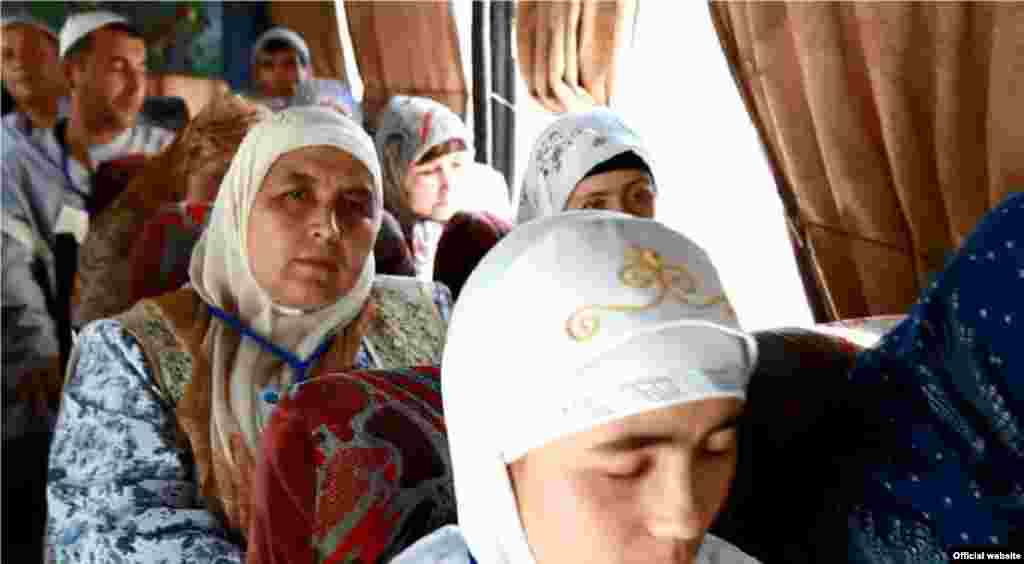 Всего по маршрутам "Бишкек-Медина" и "Ош-Медина" были осуществлены 19 авиарейсов, 11 из были оформлялись в Оше и 8 в Бишкеке. 