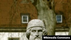 Статуя  Иоганна Гутенберга во дворе университета в Майнце