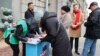 У часе збору подпісаў у падтрымку вылучэньня кандыдатамі ў прэзыдэнты. Ілюстрацыйнае фота
