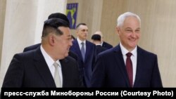 Лидер Северной Кореи Ким Чен Ын и министр обороны России Андрей Белоусов. 29 ноября 2024 года