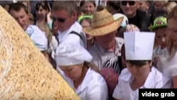 Түбән Камада Сабантуйда 200 килограммлы чәкчәк тарату