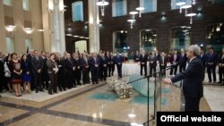 Президент Армении Серж Саргсян выступает на приеме в Центральном банке, 26 декабря 2014 г. 