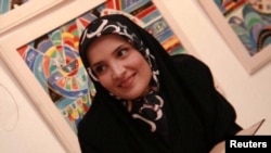 به گفته این روزنامه‌نگار، «بازجوها در تلاش‌ هستند از او اعتراف اجباری و دروغ بگیرند».