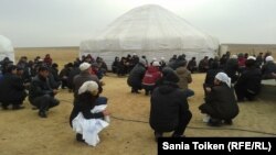 Поминки в ауле Тенге Мангистауской области 9 декабря 2012 года.