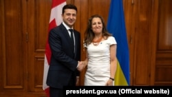 Президент України Володимир Зеленський і міністр закордонних справ Канади Христя Фріланд. Торонто, 2 липня 2019 року