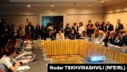 Сегодняшняя презентация промежуточного доклада превратилась в настоящий судебный процесс по делу председателя коммуникационной комиссии Ираклия Чиковани