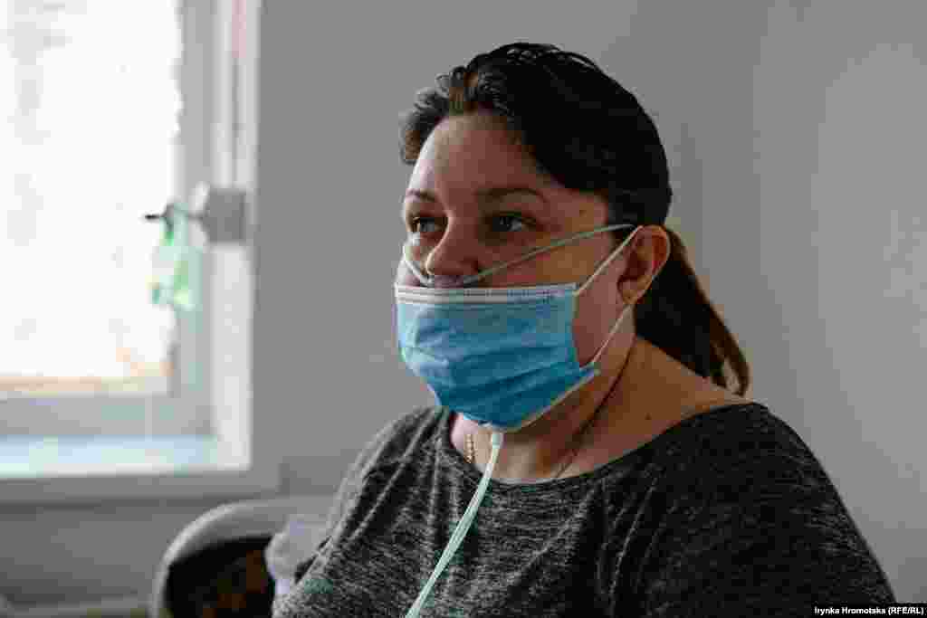 Пацієнтка відділення для хворих на коронавірус