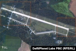 Агульны выгляд вайсковага аэрадрому «Зябраўка» 2 жніўня 2025 году. Абноўленыя ці новыя аб’екты на ім абведзеныя