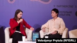 Олеся Яремчук (ліворуч), Катерина Єсипенко (праворуч)