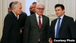 Зліва направо: глави МЗС Франції Жан-Марк Еро, Німеччини Франк-Вальтер Штайнмайєр та України Павло Клімкін