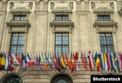 Прапори держав-членів ОБСЄ на штаб-квартирі організації у Відні