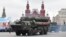 Российские ЗРК С-400 во время парада на Красной Площади в Москве (архив)