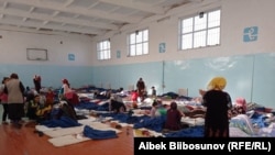 Власти Баткенской области заявили, что 13 с половиной тысяч кыргызов были эвакуированы из приграничных сел.