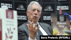 تصویری از یوسا به هنگام سفرش به پودگوریتسا در مونته‌نگرو در ژوئن ۲۰۱۵