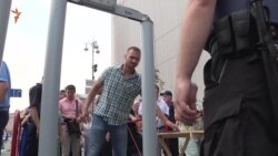 Один силовик на двох вірян – хода пройшла без інцидентів (відео)