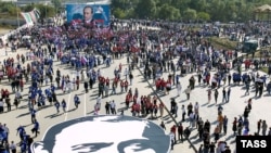 Митинг в Грозном в честь дня рождения Владимира Путина. 8 октября 2007 года.